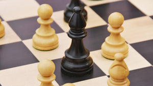 Figury szachowe Nobility wykonane <br>z hebanu i naturalnego bukszpanu