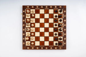 Artisanal Chess Set Crafted in Maple and Hornbeam — Product view 2