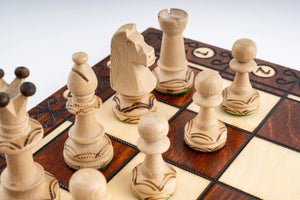Artisanal Chess Set Crafted in Maple and Hornbeam — Product view 4