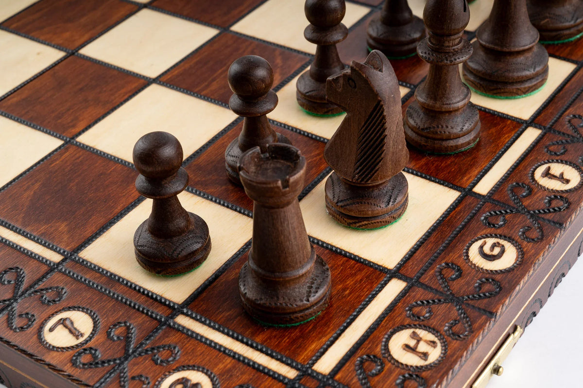 Artisanal Chess Set Crafted in Maple and Hornbeam — Product view 5